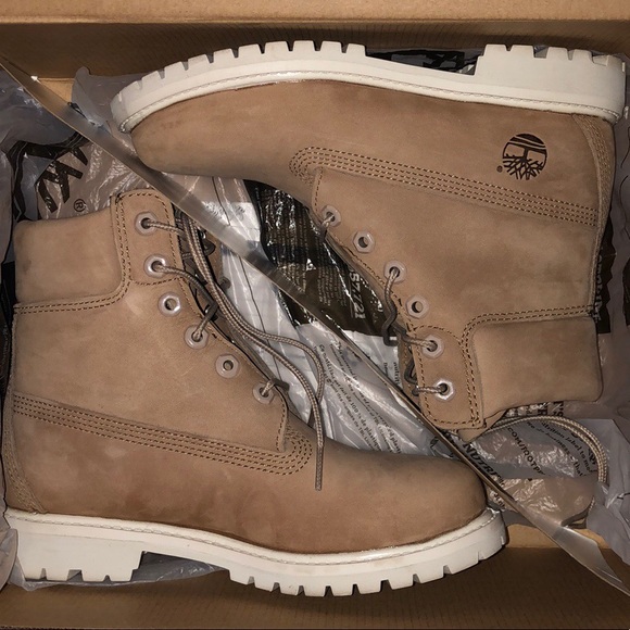 Timberland Shoes - Women’s Beige/White Timberland Boot Size 6 NEW